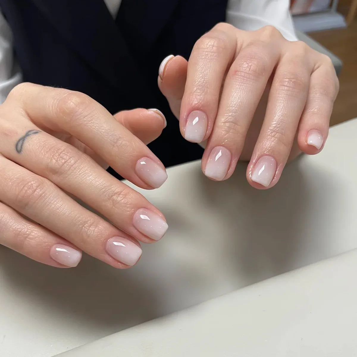 24Pcs Simple Ballet Glitter Detachable Nails with Pink Gradient French Square Press on Fake Nails Short Full Cover Nail Tips Art