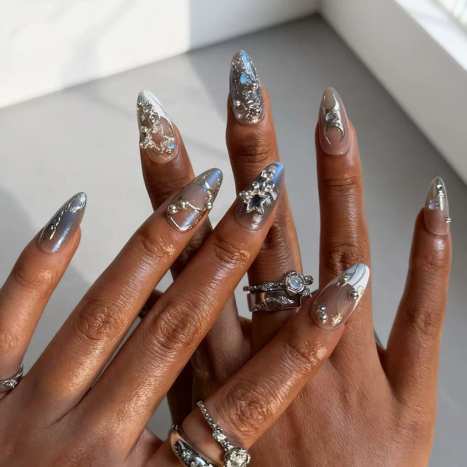 24pcs Punk Cool Long Pointed False Nails Black Thorns White Spikes Design Press on Nails European Spicy Girls Fake Nail Patches