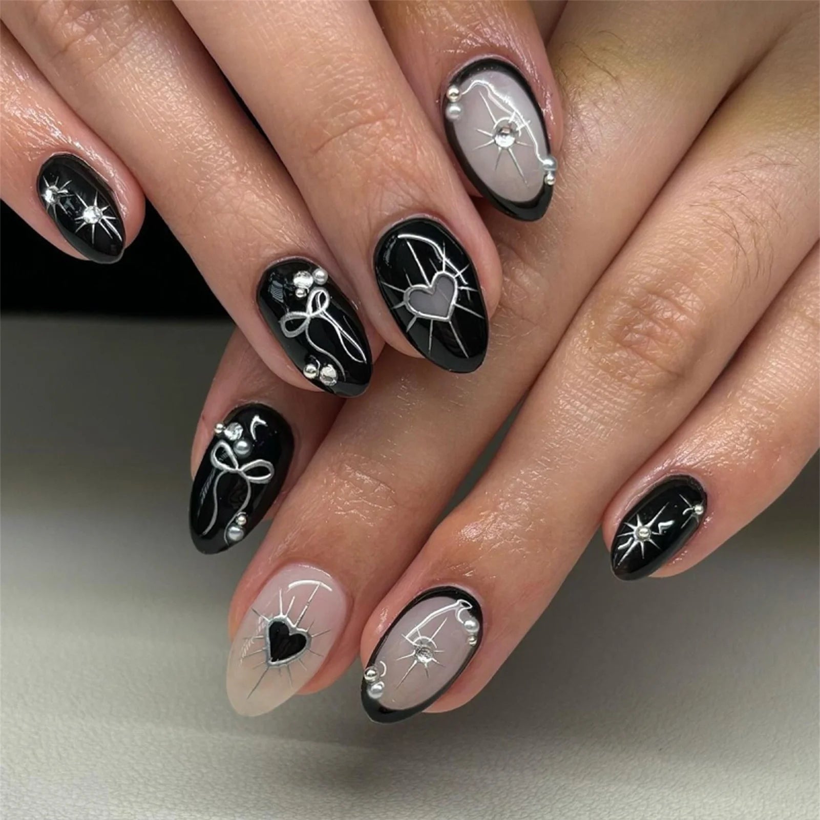 24pcs Punk Cool Long Pointed False Nails Black Thorns White Spikes Design Press on Nails European Spicy Girls Fake Nail Patches