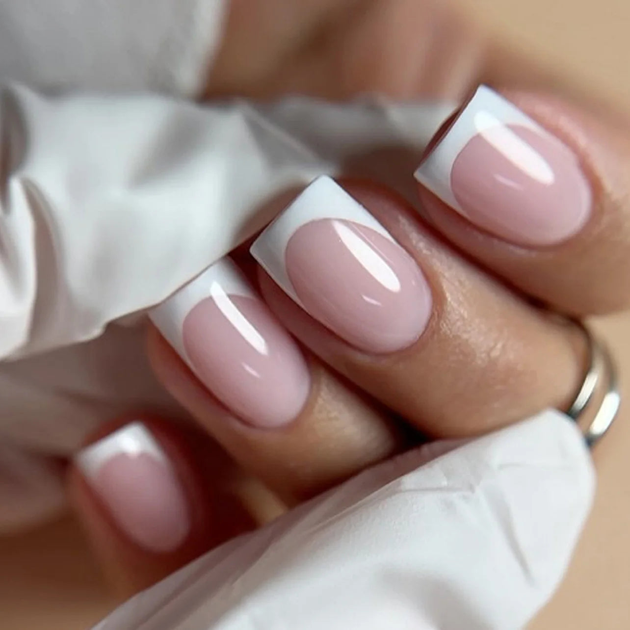 24Pcs Simple Ballet Glitter Detachable Nails with Pink Gradient French Square Press on Fake Nails Short Full Cover Nail Tips Art